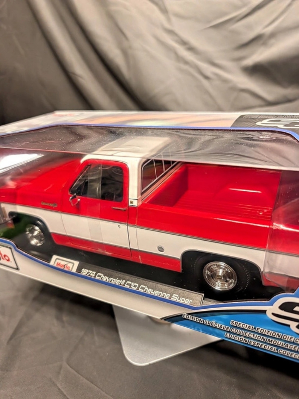Maisto 1974 Chevrolet C10 Cheyenne Super Red & Silver Toy Vehicle
